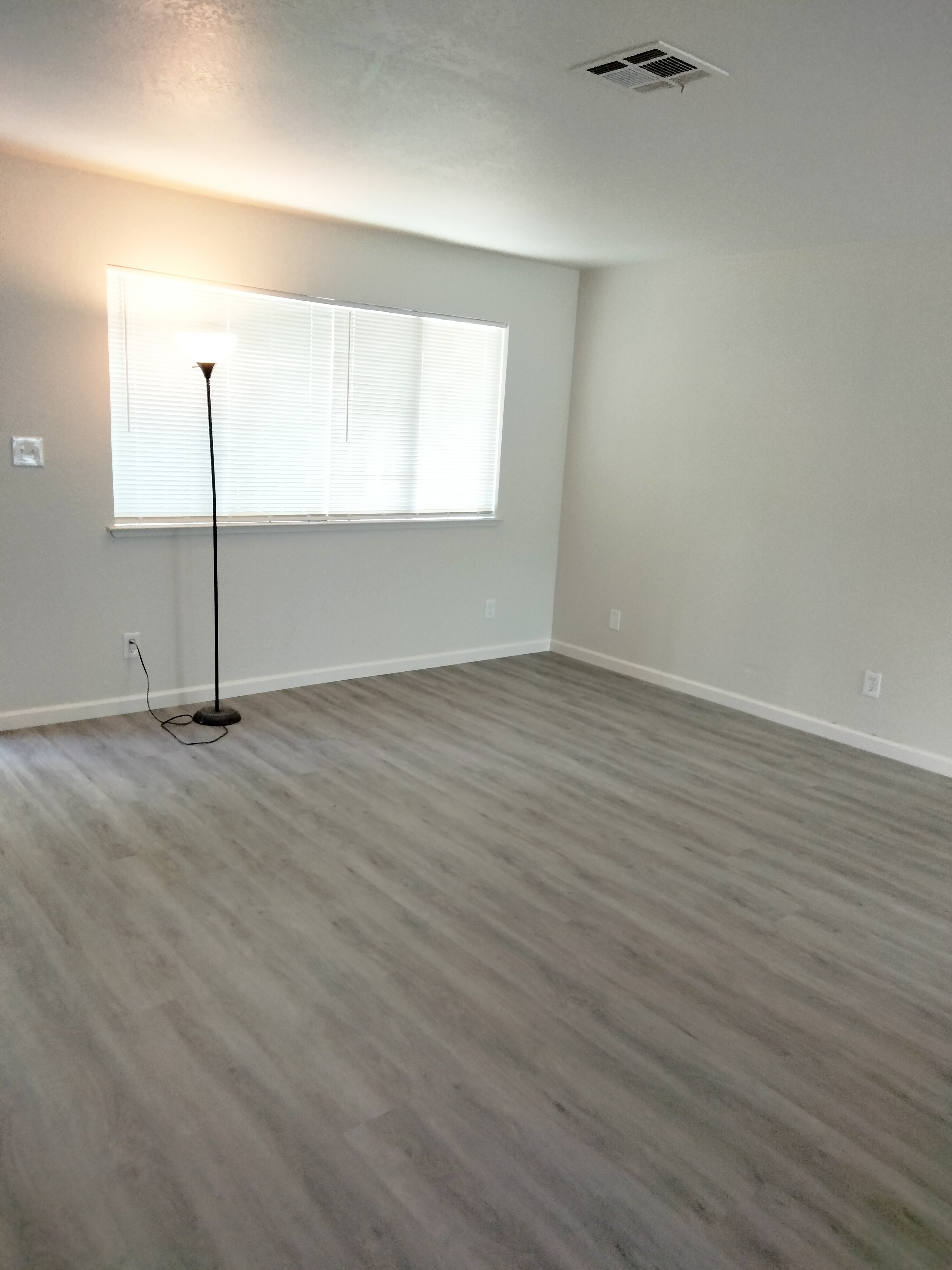 Additional photo of 521 E Elm Street rental property